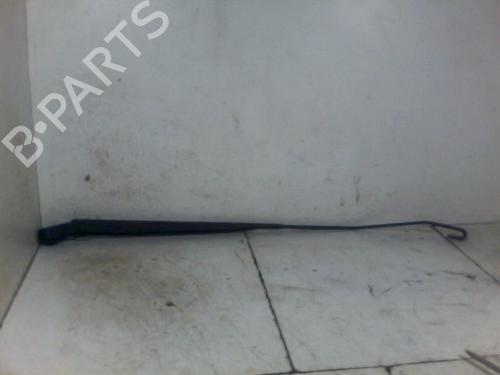 Used Front windshield wiper arm PEUGEOT 1007 (KM_) 1.4 HDi (68 hp) 26089826