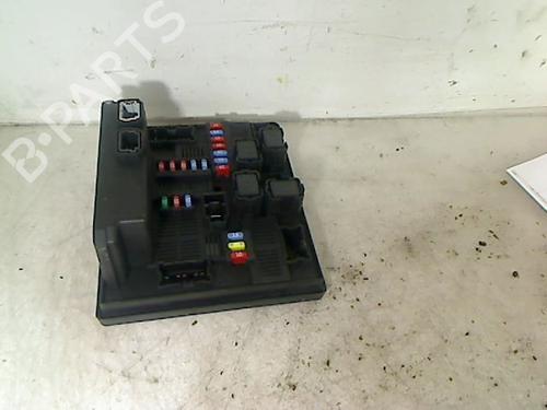 Used Fuse box RENAULT KOLEOS I (HY_) 2.0 dCi 4x4 (HY0K) (150 hp) 28323653