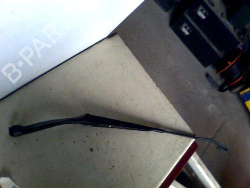 Used Front windshield wiper arm PEUGEOT 307 (3A/C) 2.0 HDi 90 (90 hp) 28603855