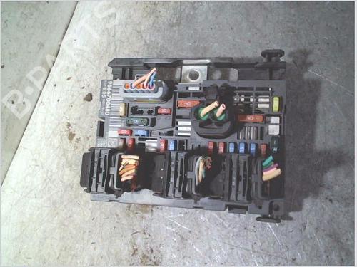 Used Fuse box Fuse box 38518530 38518530
