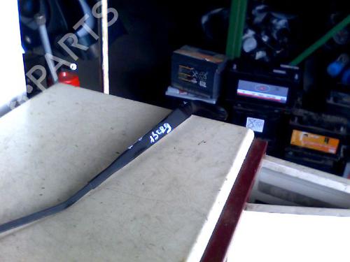 Used Front windshield wiper arm RENAULT MEGANE II (BM0/1_, CM0/1_) 1.5 dCi (BM0F, BM0T, BM2B, CM0F, CM0T) (82 hp) 28823751