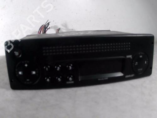 Used Radio RENAULT TRAFIC II Van (FL) 1.9 dCi 100 (FL0C) (101 hp) 26093191