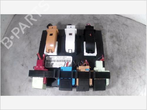 Fuse box VW GOLF VI (5K1) 1.6 TDI | BP29472995E1 