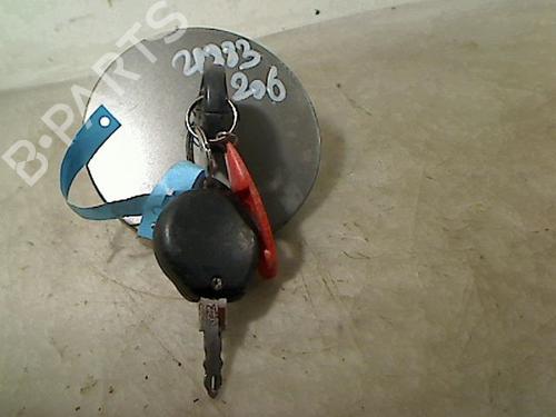 Używane Korek wlewu paliwa PEUGEOT 206 Hatchback (2A/C) 1.9 D (69 hp) 26077483