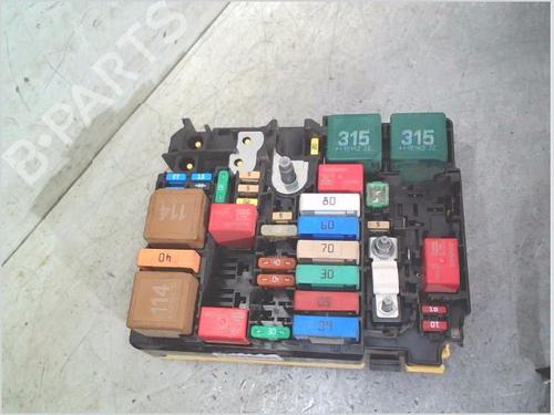 Used Fuse box Fuse box 37446600 37446600