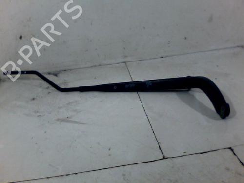 Used Front windshield wiper arm RENAULT CLIO IV (BH_) 1.5 dCi 90 (90 hp) 26117128