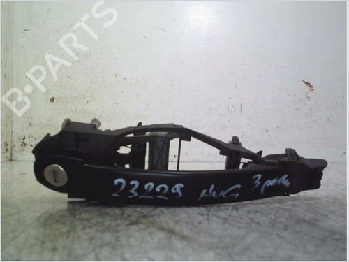 Używane Klamka zewnętrzna drzwi przednich lewych VW GOLF IV (1J1) 1.6 (100 hp) 28324821