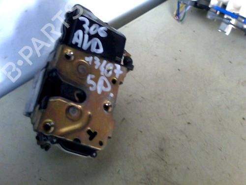 Used Front right lock PEUGEOT 306 Hatchback (7A, 7C, N3, N5) 1.4 (75 hp) 27203063