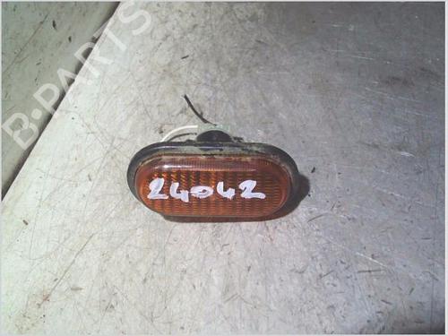 Used Right side indicator Right side indicator 39472028 39472028