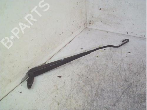 Used Front windshield wiper arm CITROËN XSARA (N1) 1.4 i (75 hp) 26118621