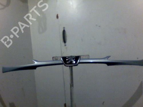 Used Grille PEUGEOT 206 Hatchback (2A/C) 1.4 i (75 hp) 26091365