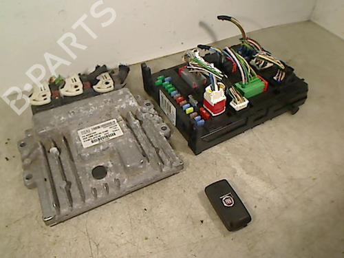 Used Engine control unit (ECU) Engine control unit (ECU) FIAT SCUDO Platform/Chassis (270_, 272_) 2.0 D Multijet (128 hp) 32987451 32987451