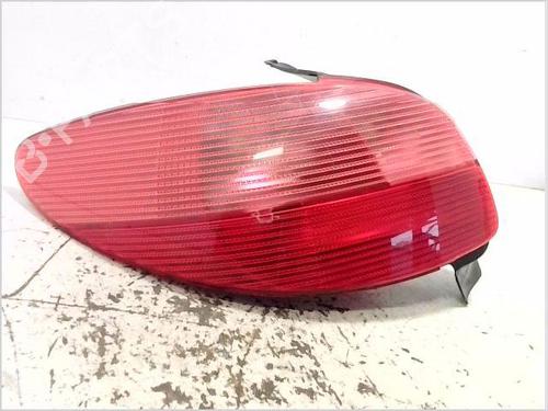 Achterlicht links PEUGEOT 206 Hatchback (2A/C) 1.6 16V (109 hp) 30060950