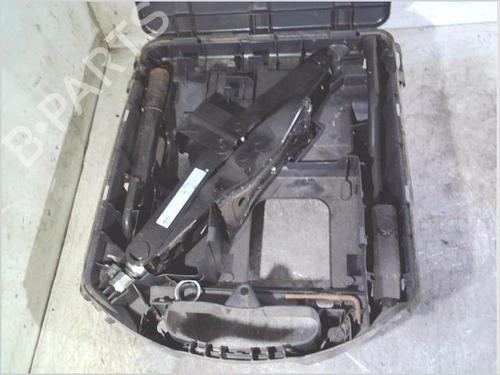 Used Jack Kit Jack Kit RENAULT TRAFIC III Van (FG_) 1.6 dCi 120 (FGMB, FGMC) (120 hp) 35948299 35948299