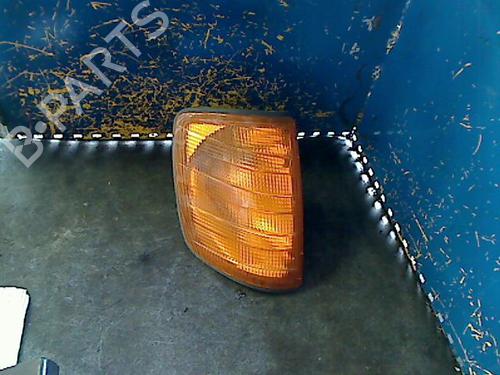 Blinker vorne rechts für MERCEDES-BENZ 124 Saloon (W124) 200 D (124.120) (72 hp) 26085228