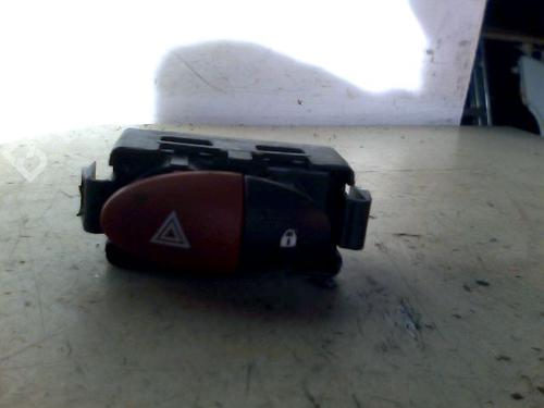 Warnblinkschalter für RENAULT TWINGO II (CN0_) 1.2 16V (CN0K, CN0V, CN0A) (76 hp) 28693332