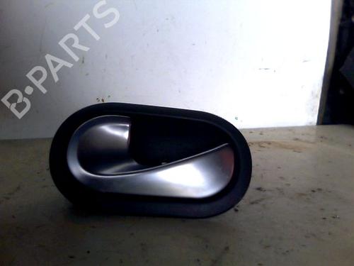 Venstre fortil invendig håndtag RENAULT SCÉNIC II (JM0/1_) 1.9 dCi (JM0G, JM12, JM1G, JM2C) (120 hp) 29076396