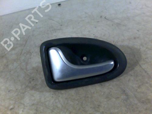 Poignée intérieure avant gauche RENAULT SCÉNIC I MPV (JA0/1_, FA0_) 1.6 16V (116 hp) 26070551