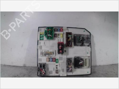 Used Fuse box RENAULT MEGANE III Hatchback (BZ0/1_, B3_) 1.6 dCi (BZ00, BZ12, BZ13) (130 hp) 26101557