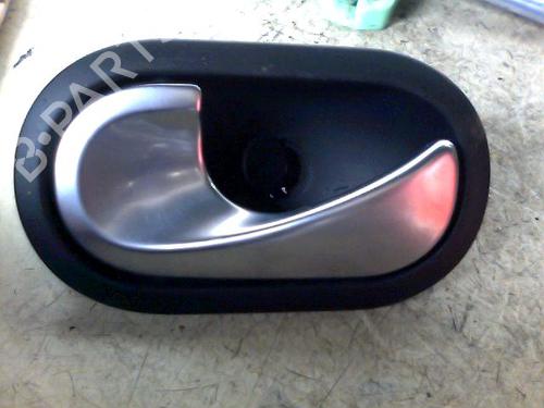 Venstre fortil invendig håndtag RENAULT SCÉNIC II (JM0/1_) 1.9 dCi (JM0G, JM12, JM1G, JM2C) (120 hp) 32861573