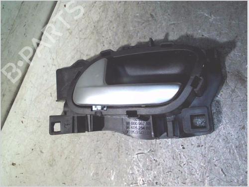 Used Front left interior door handle Front left interior door handle 39405144 39405144