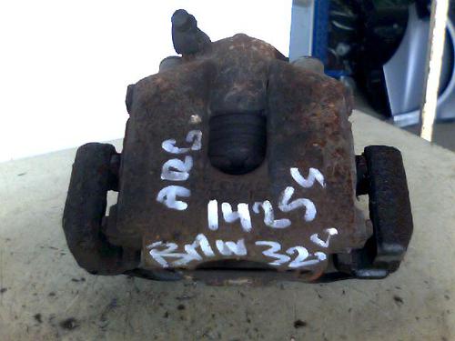 Used Left rear brake caliper BMW 3 (E46) 320 d (150 hp) 26089495