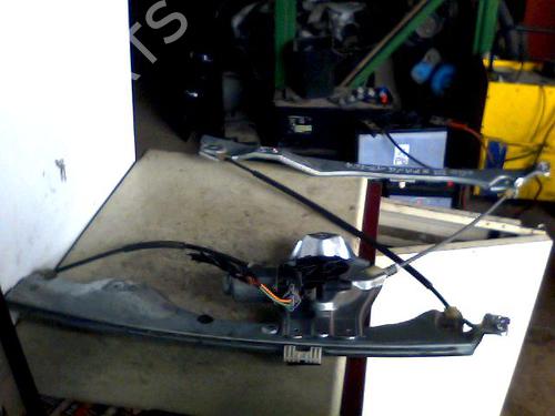 Used Front left window mechanism RENAULT CLIO III (BR0/1, CR0/1) 1.5 dCi (BR17, CR17) (86 hp) 26064111