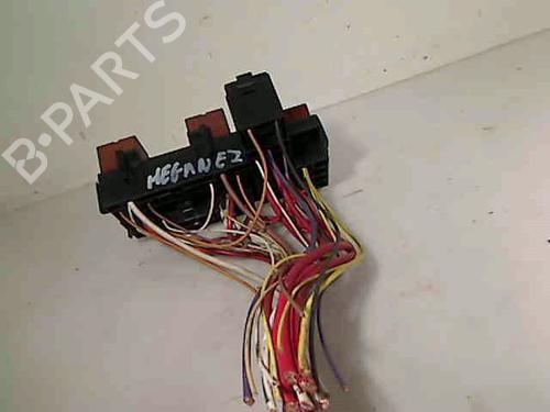 Fuse box RENAULT MEGANE I (BA0/1_) 1.9 dTi (BA1U) | BP26077827E1 