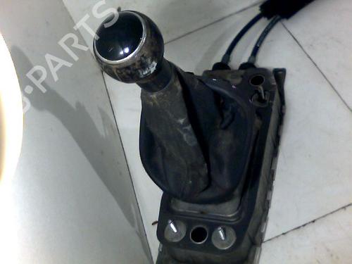 Used Shift knob VW TOURAN (1T1, 1T2) 2.0 TDI (136 hp) 26080911