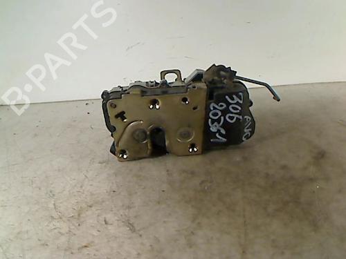 Vergrendeling links voor PEUGEOT 306 Hatchback (7A, 7C, N3, N5) 1.4 (75 hp) 26068703