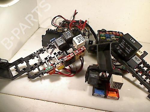 Sikringsdåse VW PASSAT B5.5 (3B3) 1.9 TDI (130 hp) 29472539