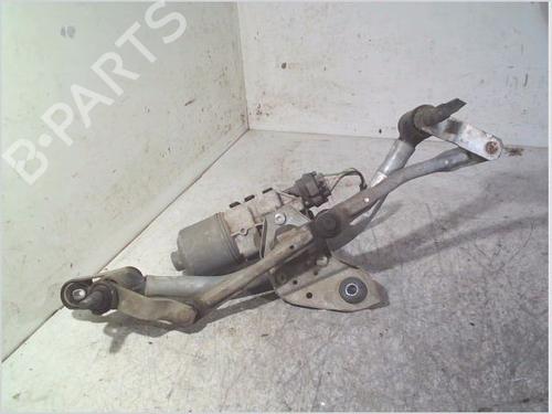 Used Front wipers mechanism RENAULT TWINGO II (CN0_) 1.2 16V (CN0K, CN0V, CN0A) (76 hp) 26119557