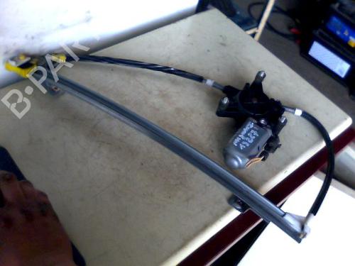 Elevalunas delantero derecho Elevalunas delantero derecho RENAULT CLIO II Hatchback Van (SB0/1/2_) 1.5 dCi (SB07) (65 hp) 34243961 34243961