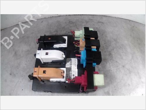 Used Fuse box VW GOLF VI (5K1) 1.6 TDI (105 hp) 29472995