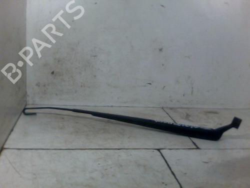 Used Front windshield wiper arm TOYOTA YARIS (_P1_) 1.0 (SCP10_, SCP10R) (68 hp) 26081825