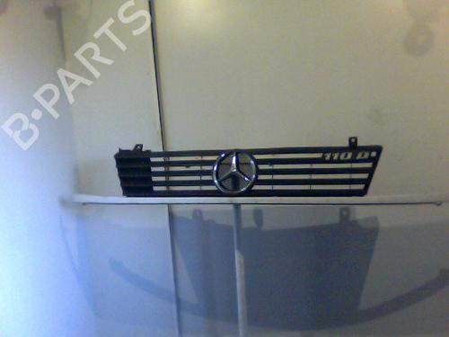 Used Grille MERCEDES-BENZ VITO Van (W638) 110 D 2.3 (638.074, 638.078) (98 hp) 26084540