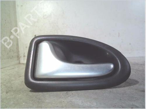 Venstre foran invendig håndtak RENAULT CLIO II (BB_, CB_) 1.5 dCi (B/CB3M) (64 hp) 28603896