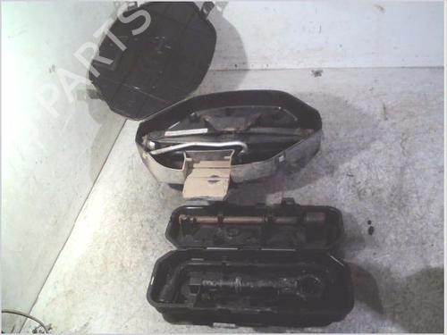 Used Jack Kit CITROËN C2 (JM_) 1.1 (60 hp) 31338826