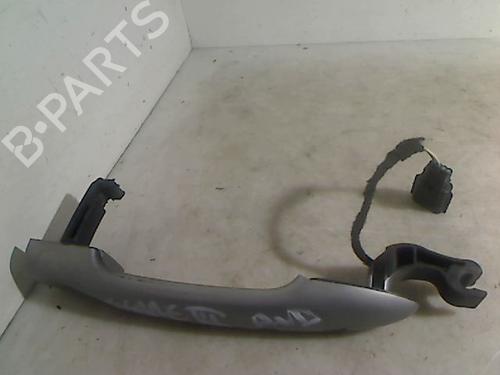 Używane Klamka zewnętrzna drzwi przednich prawych RENAULT MEGANE III Hatchback (BZ0/1_, B3_) 1.5 dCi (BZ09, BZ0D, BZ1W, BZ29, BZ14) (110 hp) 26091731