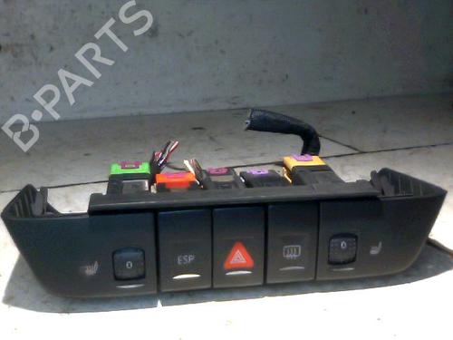 Warnblinkschalter für VW NEW BEETLE (9C1, 1C1) 1.9 TDI (90 hp) 26096353