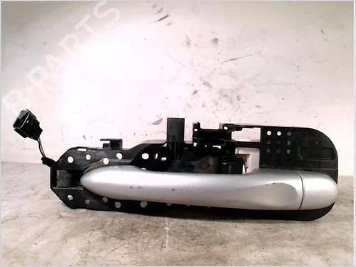 Używane Klamka zewnętrzna drzwi przednich prawych RENAULT MEGANE III Hatchback (BZ0/1_, B3_) 1.5 dCi (106 hp) 26057154