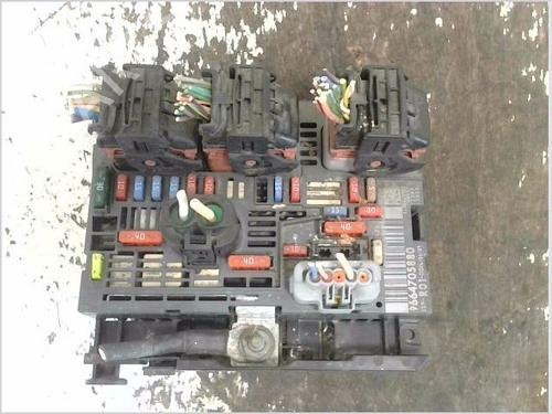 Used Fuse box Fuse box 38950778 38950778