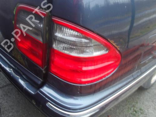 Højre baglygte MERCEDES-BENZ E-CLASS T-Model (S210) E 320 T CDI (210.226) (197 hp) 26072509