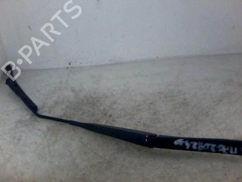 Used Front windshield wiper arm ALFA ROMEO MITO (955_) 1.3 MultiJet (955AXH1B, 955AXT1A) (90 hp) 26074520