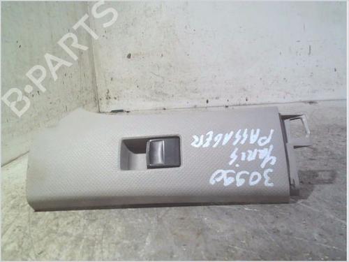 Used Switch TOYOTA YARIS (_P9_) 1.4 D-4D (NLP90_, NLP90R) (90 hp) 29014977