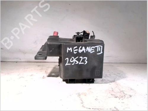 Used Fuse box RENAULT MEGANE III Grandtour (KZ0/1) 1.5 dCi (KZ09, KZ0D, KZ1G, KZ29, KZ14, KZ1W, KZ10, KZ1F,... (110 hp) 26108592
