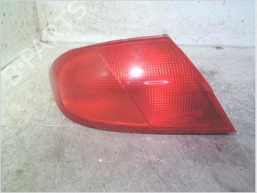Feu arrière gauche ALFA ROMEO 166 (936_) 2.4 JTD (936A2B__) (140 hp) 33236471