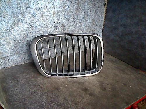 Used Grille BMW 3 (E46) 316 i (105 hp) 29234825