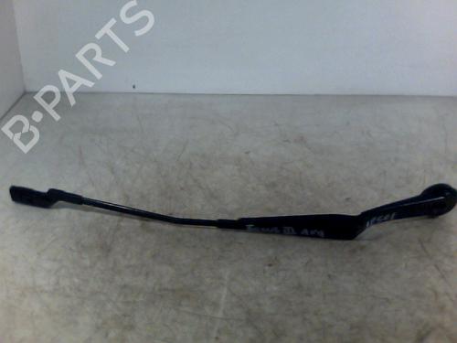 Used Front windshield wiper arm FORD FOCUS III 1.6 TDCi (115 hp) 29472341