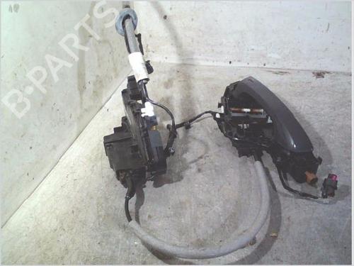 front-right-lock-vw-touran-5t1-2015-36386378 main image